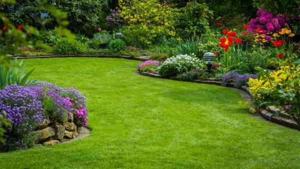 Création d'une terrasse dans un jardin privé avec devis gratuit à Beauvais